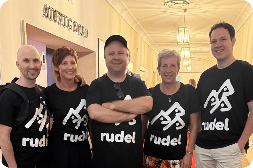 Technischer Support Danylo Tkach, Bürohund „Lou“ und Gründer Fabian Kreipl